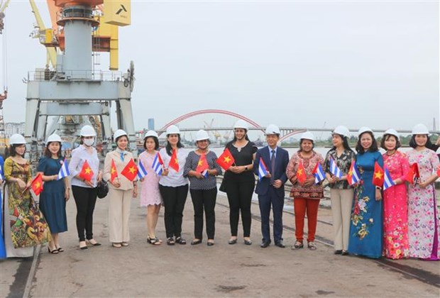 Une haute delegation de l’Union des femmes cubaines en visite a Hai Phong hinh anh 1