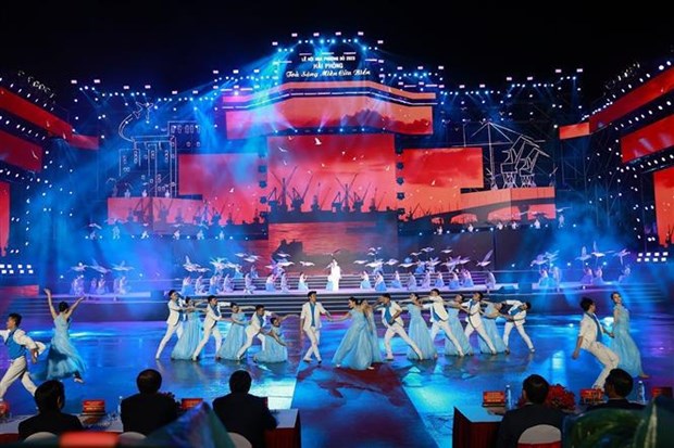 Le Premier ministre au Festival des flamboyants rouges de Hai Phong 2023 hinh anh 1