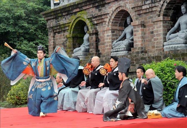 L'art du rire japonais Kyogen presente au public vietnamien hinh anh 3
