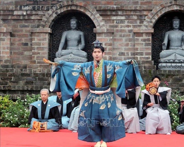 L'art du rire japonais Kyogen presente au public vietnamien hinh anh 2