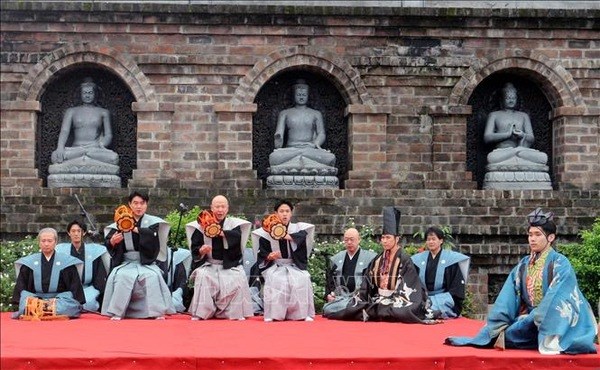 L'art du rire japonais Kyogen presente au public vietnamien hinh anh 1