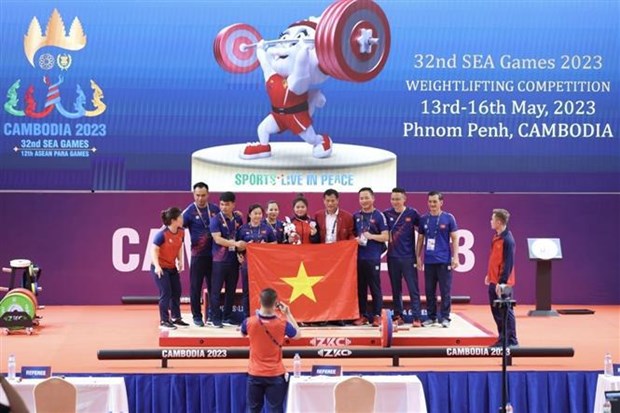 SEA Games 32 : une medaille d'or de plus pour l'equipe d'escrime du Vietnam hinh anh 2