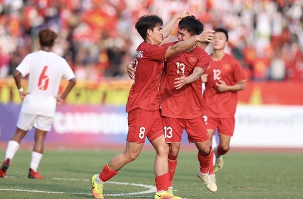 SEA Games 32 : le Vietnam remporte la medaille de bronze en football masculin hinh anh 1