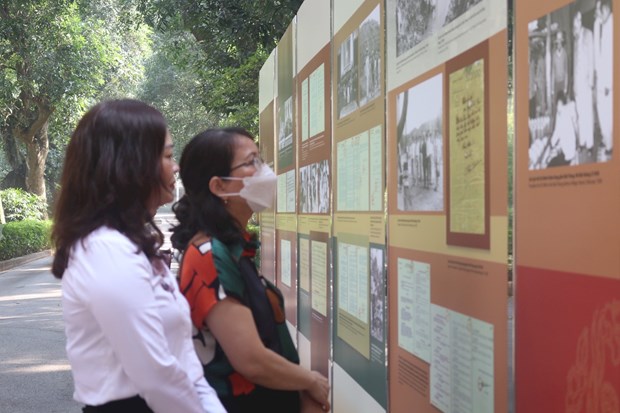 Exposition «Une collection de signatures du President Ho Chi Minh de 1945 – 1969 » a Hanoi hinh anh 2