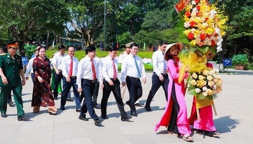 Diverses activites en l’honneur du 133e anniversaire du President Ho Chi Minh hinh anh 1