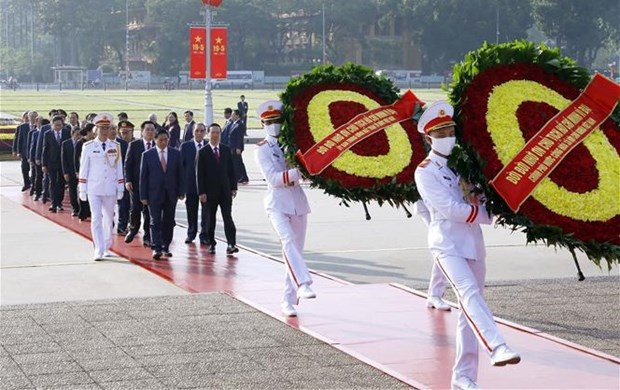Des dirigeants rendent hommage au President Ho Chi Minh a l’occasion de son 133e anniversaire hinh anh 1