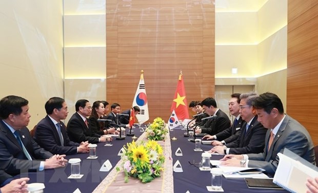 Le PM Pham Minh Chinh rencontre le president sud-coreen Yoon Suk-yeol hinh anh 2