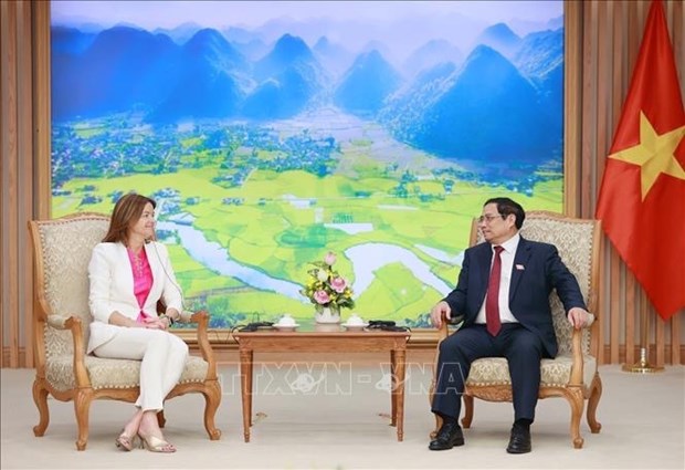 Le PM Pham Minh Chinh recoit la vice-PM, ministre des AE et europeennes de Slovenie hinh anh 1