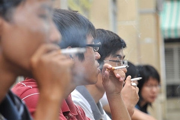 Le Vietnam dans le top 15 mondial en termes de nombre d'hommes fumeurs adultes hinh anh 1