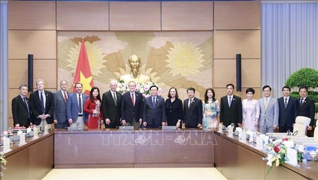Le president de l’AN Vuong Dinh Hue recoit une delegation du Congres americain hinh anh 1