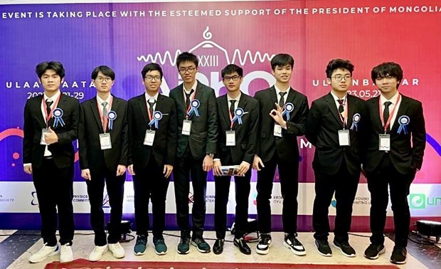 Huit eleves vietnamiens primes aux Olympiades de physique Asie-Pacifique hinh anh 2
