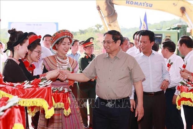 Le Premier ministre Pham Minh Chinh lance les travaux de l’autoroute Tuyen Quang-Ha Giang hinh anh 1