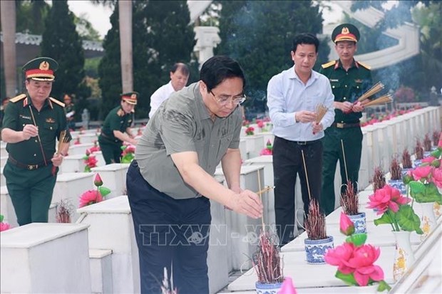 Le PM demande a Ha Giang de construire des politiques pour ouvrir la voie au developpement hinh anh 3
