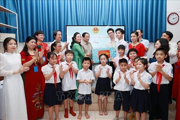 Le PM Pham Minh Chinh visite des etablissements educatifs d'enfants defavorises hinh anh 2