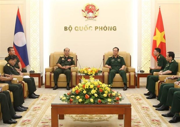 Un vice-ministre de la Defense recoit une delegation de l'Armee populaire lao hinh anh 1