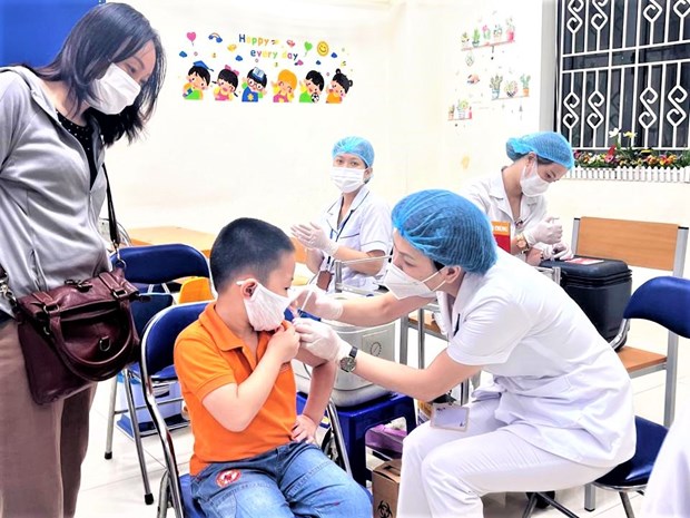Le Vietnam envisage de sortir le COVID-19 du groupe des maladies infectieuses A hinh anh 1