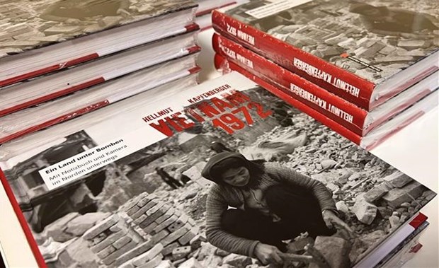 Un journaliste allemand publie un nouveau livre sur la guerre au Vietnam en 1972 hinh anh 1
