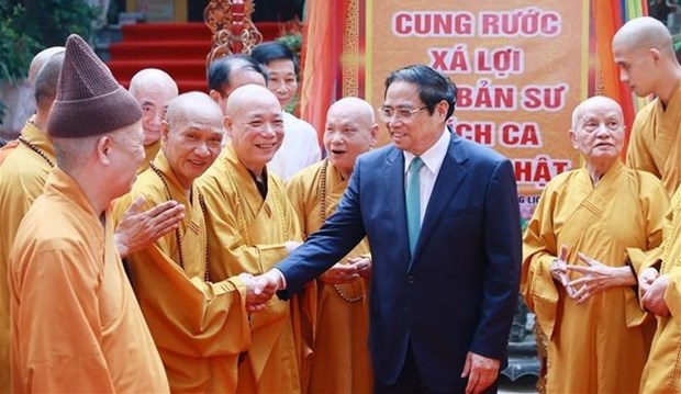 Le Premier ministre Pham Minh Chinh presente ses felicitations pour le 2567e anniversaire du Bouddha hinh anh 1