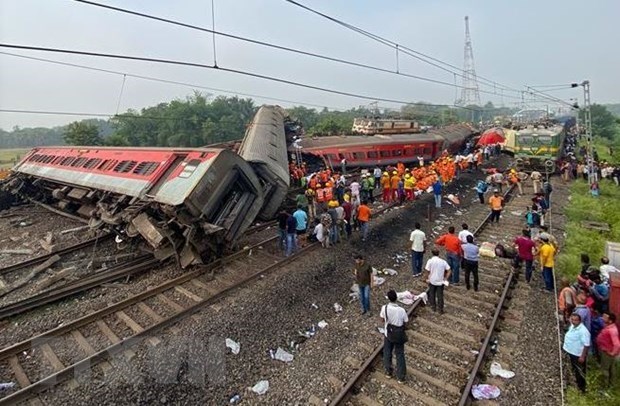 Des dirigeants vietnamiens adressent leurs condoleances a l'Inde pour un accident de train mortel hinh anh 1