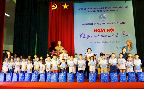 Une fete pour des enfants orphelins de Hanoi hinh anh 1