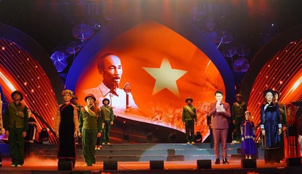 Un programme artistique rend hommage au President Ho Chi Minh hinh anh 1