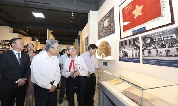 Ouverture de l'exposition thematique sur l'emulation patriotique a Hanoi hinh anh 2