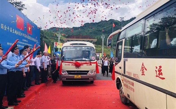 Lancement d’un service de transport routier de passagers entre le Vietnam et la Chine hinh anh 1
