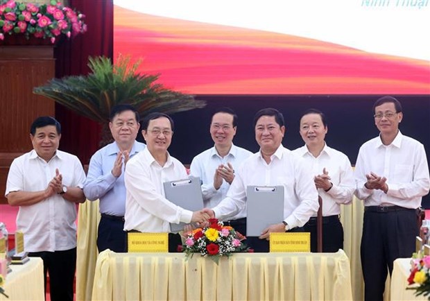 Le chef de l’Etat exhorte Ninh Thuan a avoir une vision strategique pour son developpement hinh anh 3