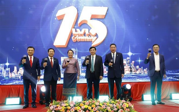 La Compagnie d'assurance Laos-Vietnam souffle ses 15 bougies hinh anh 1
