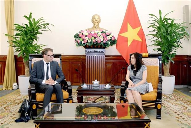 La vice-ministre des Affaires etrangeres Le Thi Thu Hang recoit une delegation du PE hinh anh 1