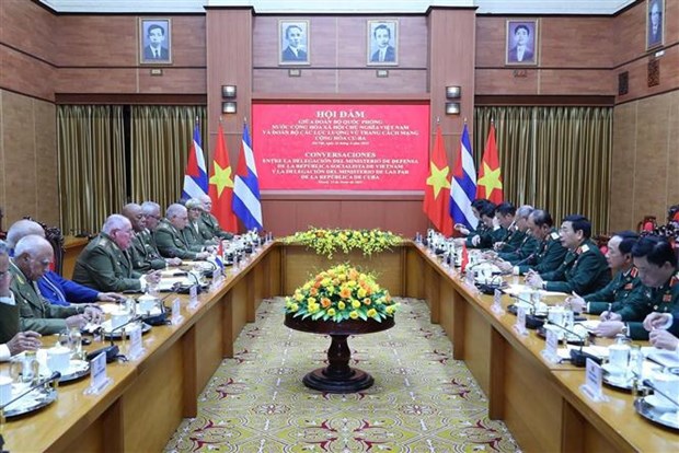 Le ministre cubain des Forces armees revolutionnaires en visite officielle au Vietnam hinh anh 2
