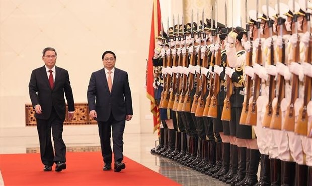 Le PM chinois preside la ceremonie d'accueil du PM vietnamien hinh anh 1