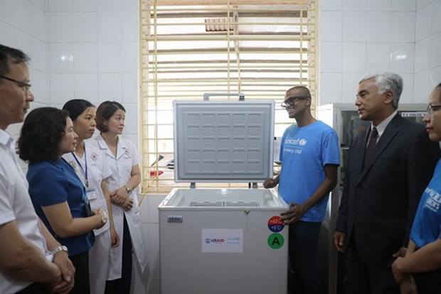L'USAID et l'UNICEF fournissent 590 refrigerateurs a vaccins au Vietnam hinh anh 1