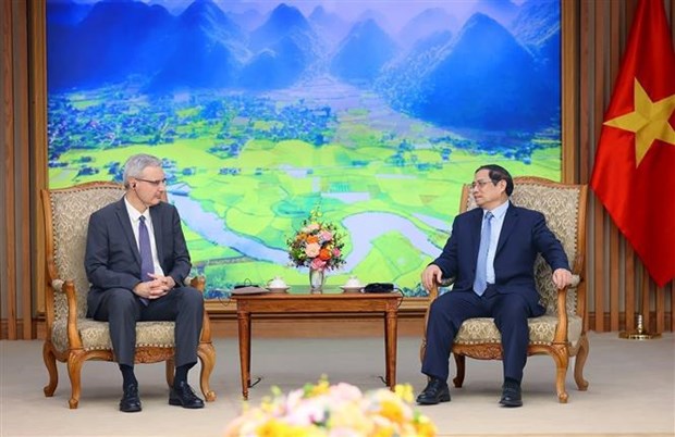 Le Premier ministre recoit l’ambassadeur de France au Vietnam hinh anh 2