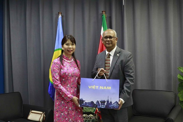 Le gouvernement du Suriname salue le developpement exceptionnel du Vietnam hinh anh 1