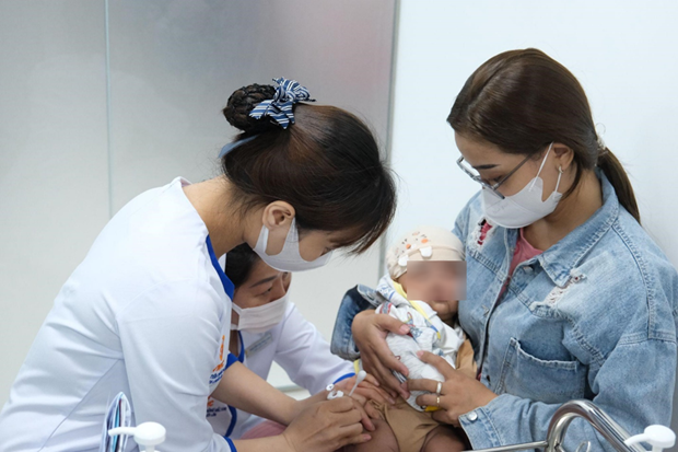 Un lot de vaccins 5 en 1 soutenu par l'OMS et l'UNICEF arrive au Vietnam hinh anh 1