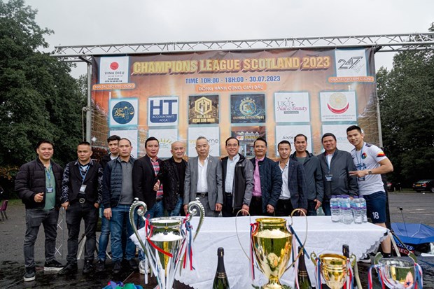 Tournoi de football de la communaute vietnamienne au Royaume-Uni hinh anh 1