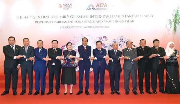 La presidente du Conseil representatif du peuple d'Indonesie recoit les chefs des delegations participant a l'AIPA-44 hinh anh 3