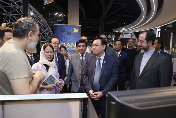 Le president de l’AN rend visite a la Maison de l'innovation et de la technologie iranienne a Teheran hinh anh 3