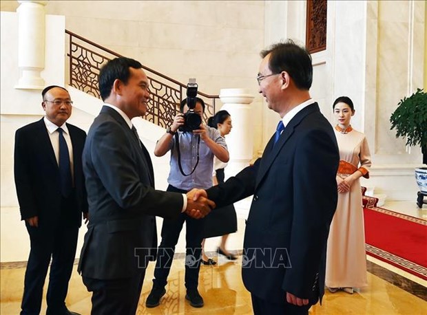 Le vice-PM Tran Luu Quang recoit le secretaire du Comite provincial du Parti du Yunnan hinh anh 1