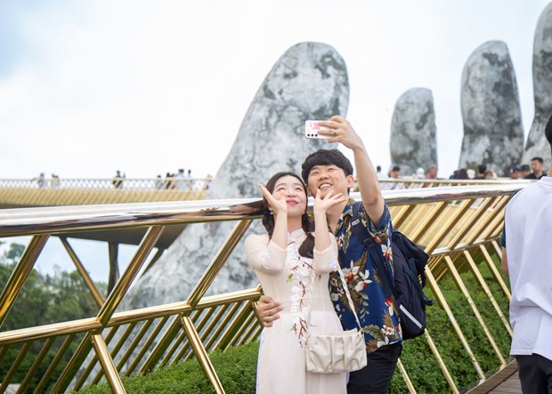 Celebration du cinquieme anniversaire du pont d’Or, phenomene touristique et fierte du Vietnam hinh anh 3
