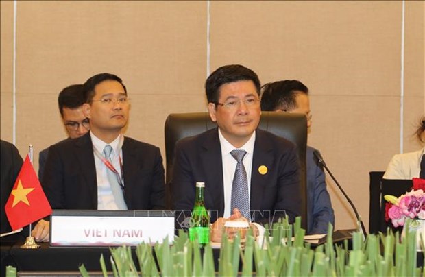 Le Vietnam a la 15e reunion des ministres de l'Economie des pays du CLMV en Indonesie hinh anh 1