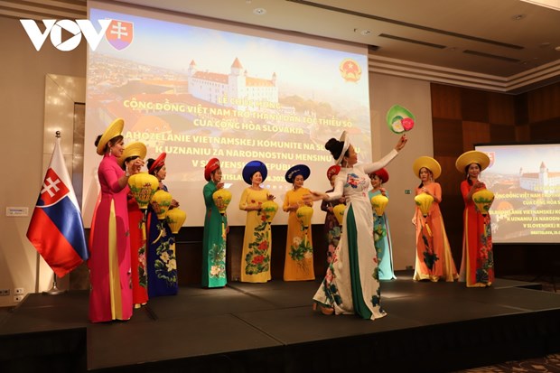 Feliciter la communaute vietnamienne d’avoir ete reconnue «minorite ethnique» en Slovaquie hinh anh 2
