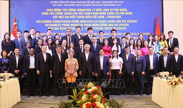 Le Premier ministre singapourien termine sa visite officielle au Vietnam hinh anh 1