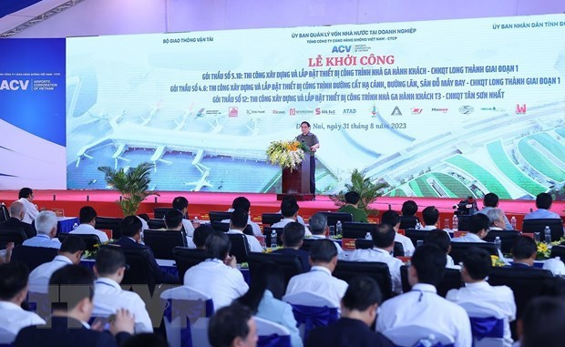 Le PM lance des travaux des aeroports de Long Thanh et Tan Son Nhat hinh anh 2
