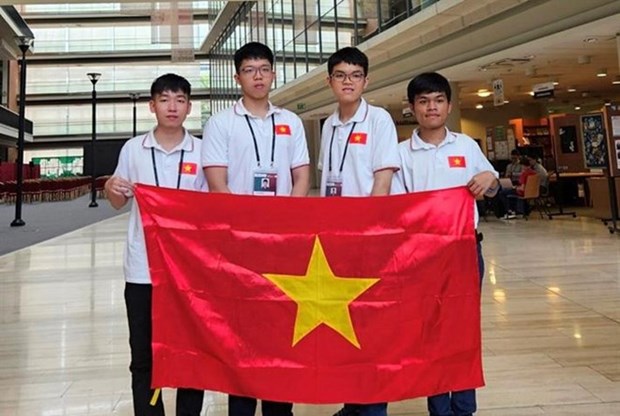 Quatre lyceens vietnamiens primes aux Olympiades internationales d'informatique 2023 hinh anh 1