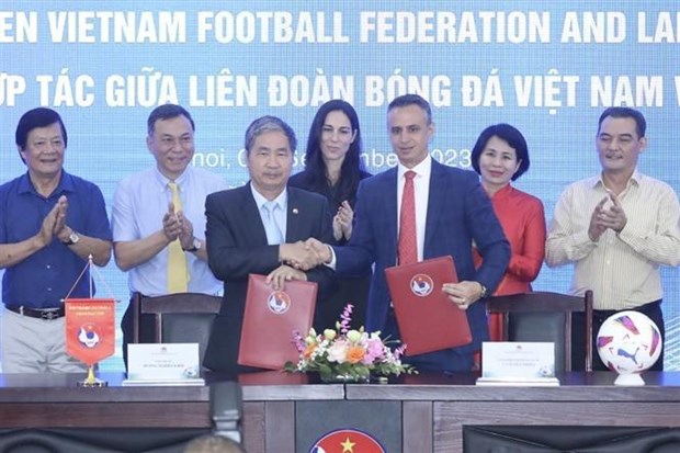 La FFV et LaLiga cooperent pour le developpement de football professionnel du Vietnam hinh anh 1