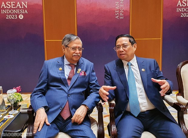 Le Premier ministre vietnamien rencontre le Premier ministre indien et le president bangladais hinh anh 2