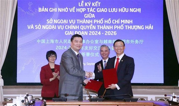 Signature d’un protocole d’accord de cooperation entre Ho Chi Minh-Ville et Shanghai hinh anh 1