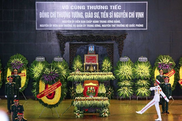 Les dirigeants rendent un dernier hommage au general de corps d’armee Nguyen Chi Vinh hinh anh 1